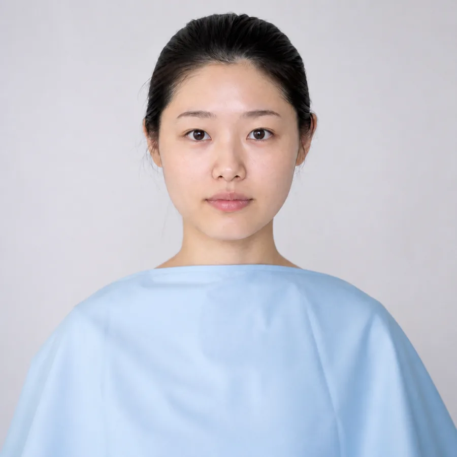 같은 얼굴에 차가운 천을 두른 모습